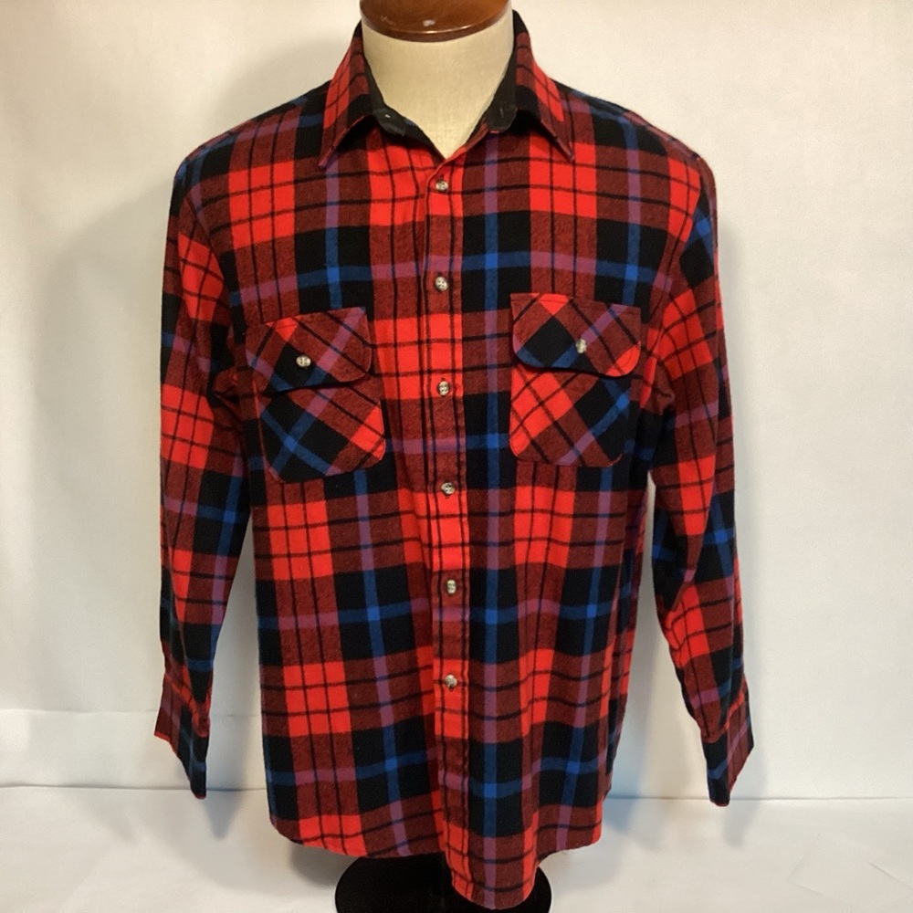 Vintage Northwest Territory men’s flannel shirt size medium red black blue plaid